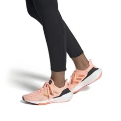 Running Schoenen Dames Adidas Ultraboost 22 16 Running Schoenen Dames Adidas Ultraboost 22 -Dames Sportkleding Winkel adidas gx8037 11 footwear on model front view white