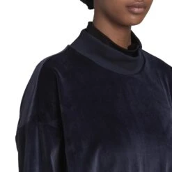 Dames Sweatshirt Adidas Holidayz Cozy GT -Dames Sportkleding Winkel adidas hc8806 7 apparel on model detail view 1 white