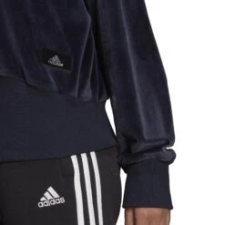 Dames Sweatshirt Adidas Holidayz Cozy GT -Dames Sportkleding Winkel adidas hc8806 8 apparel on model detail view 2 white