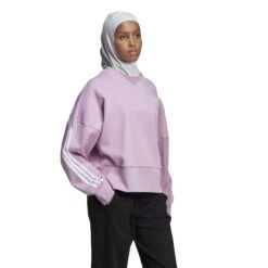 Dames Sweatshirt Met Kraag Adidas ALL SZN 15 Dames Sweatshirt Met Kraag Adidas ALL SZN -Dames Sportkleding Winkel adidas hk0515 6 apparel on model walking view white