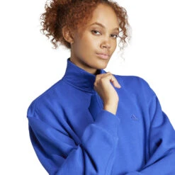 Dames Fleece Sweatshirt Met 1/4 Rits Adidas All Szn -Dames Sportkleding Winkel adidas iw1246 8 apparel on model detail view 2 white