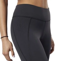 Dames Legging Reebok OS Lux 2.0 19 Dames Legging Reebok OS Lux 2.0 -Dames Sportkleding Winkel dy8150 on model detail 2 2000x2000