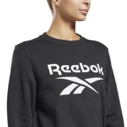 Dames Sweatshirt Reebok Identity Logo French Terry 13 Dames Sweatshirt Reebok Identity Logo French Terry -Dames Sportkleding Winkel gl2534 app on model detail 1 white