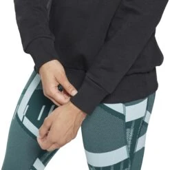 Dames Sweatshirt Reebok Identity Logo French Terry 14 Dames Sweatshirt Reebok Identity Logo French Terry -Dames Sportkleding Winkel gl2534 app on model detail 2 white