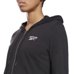 Damescapuchon Reebok Identity 12 Damescapuchon Reebok Identity -Dames Sportkleding Winkel gl2548 app on model detail 2 white