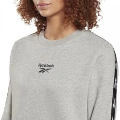 Dames Sweatshirt Reebok Training Essentials 28 Dames Sweatshirt Reebok Training Essentials -Dames Sportkleding Winkel gq3890 app on model detail 2 white