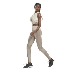 Dames Naadloze Legging Reebok Les Mills® -Dames Sportkleding Winkel h58133 app on model side white