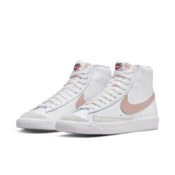 Damestrainers Nike Blazer Mid '77 Vintage 11 Damestrainers Nike Blazer Mid '77 Vintage -Dames Sportkleding Winkel nike cz1055 118 1 nw