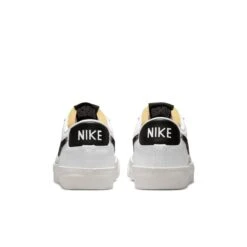 Damestrainers Nike Blazer Low -Dames Sportkleding Winkel nike dc4769 102 300