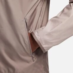 Nike Tottenham Waterdicht Damesjack 2023/24 -Dames Sportkleding Winkel nike fd8427 272 marron clair taupe haze noir 4