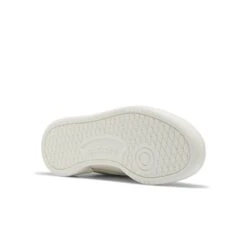Damestrainers Reebok Club C 85 12 Damestrainers Reebok Club C 85 -Dames Sportkleding Winkel reebok hq0947 3 footwear photography bottom view white 000