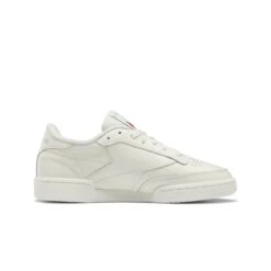Damestrainers Reebok Club C 85 13 Damestrainers Reebok Club C 85 -Dames Sportkleding Winkel reebok hq0947 4 footwear photography side medial center view white 000
