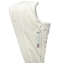 Damestrainers Reebok Club C 85 15 Damestrainers Reebok Club C 85 -Dames Sportkleding Winkel reebok hq0947 7 footwear photography detail view 1 white 000