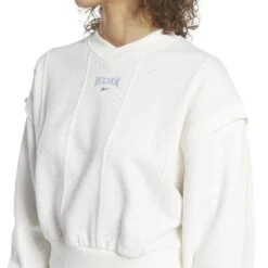 Dames Sweatshirt Met Ronde Hals Reebok Classics Varsity -Dames Sportkleding Winkel reebok ht7856 6 apparel on model detail view 2 white