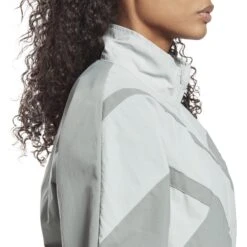 Dames Trainingsjas Reebok Classics Franchise -Dames Sportkleding Winkel reebok ic0189 7 apparel on model detail view 2 white