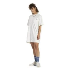 Dames T-shirt Jurk Reebok Classics -Dames Sportkleding Winkel reebok ic8098 2 apparel on model standard view white